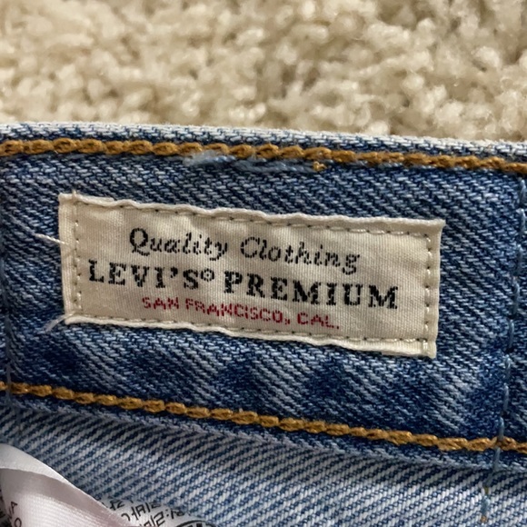 Levi 501 Jean Shorts - Picture 3 of 6
